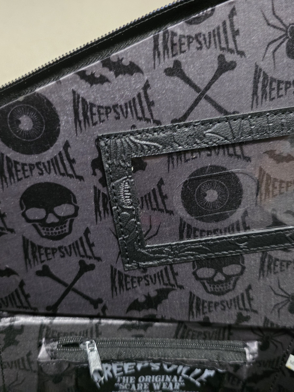 Kreepsville 666- Black Coffin-Shaped Crossbody Bag with Chain Strap - Picture 6 of 11